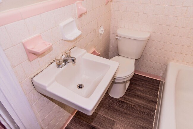 Building Photo - 1019 W Leigh St