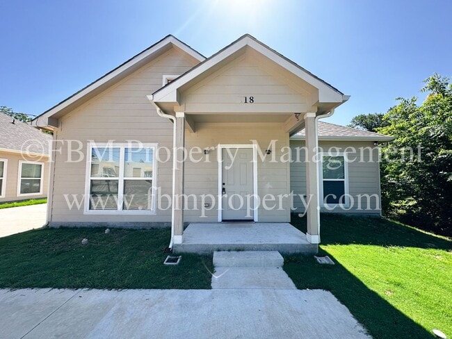 Building Photo - 818 Rose St