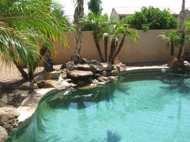 Building Photo - COMING SOON!! LOVELY  5-BEDROOM, 3-BATH GILBERT HOME