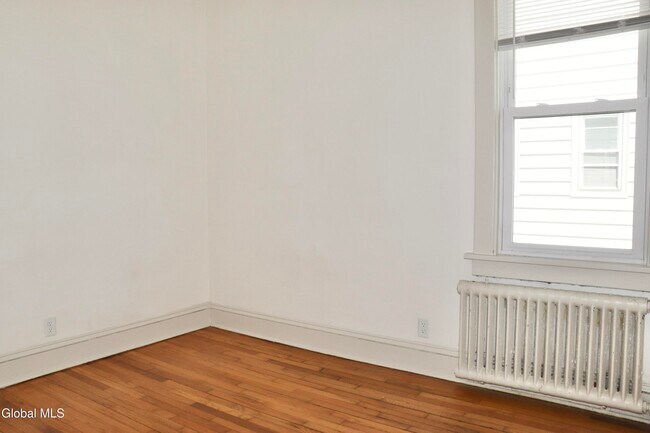 Building Photo - 628 N Pearl St