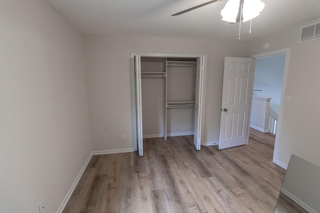 Building Photo - 1916 Mirtle Grove Ct