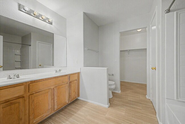 Building Photo - 7042 W Mercer Ln