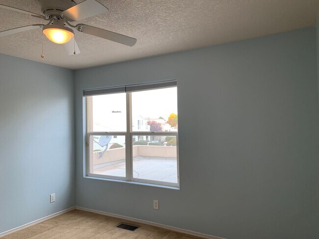 Building Photo - Magnificent 4 Bedroom, 2.5 Bath in Rio Rancho!