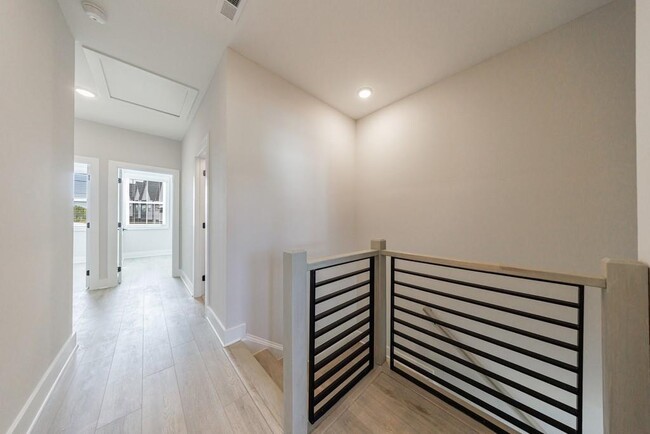 Building Photo - 675 Soul Aly
