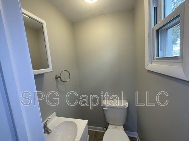 Building Photo - 21 S Washington St