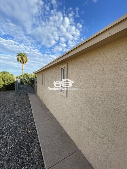 Building Photo - 9714 W Briarwood Cir N