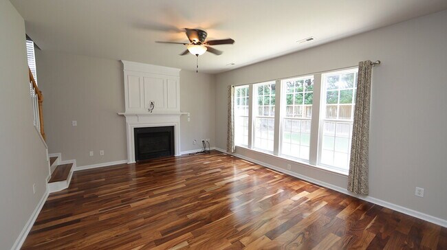 Building Photo - Four-Bedroom Home in Leesville School District
