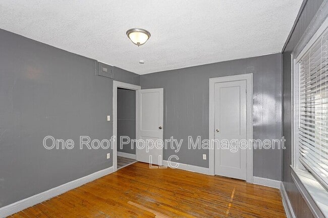 Building Photo - 3223 E 8th St