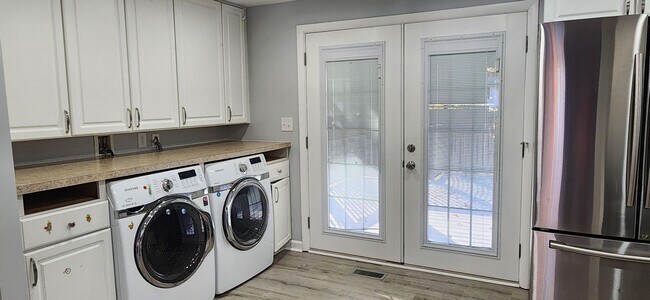 Building Photo - Cozy 3 Bedroom Rambler Nestled on a large property