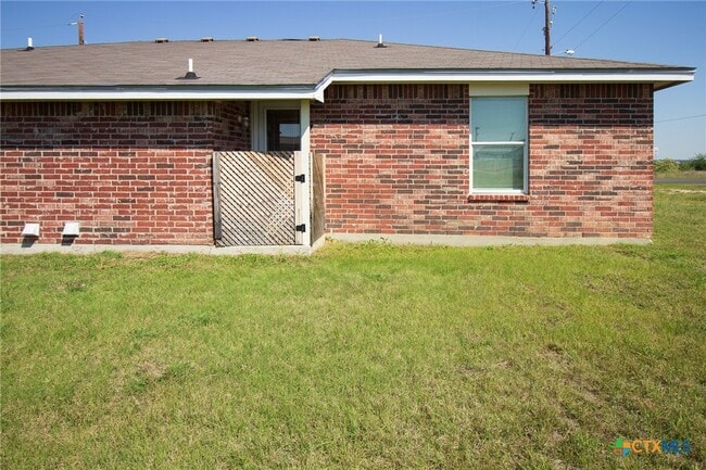 Building Photo - 400 Justin Ln