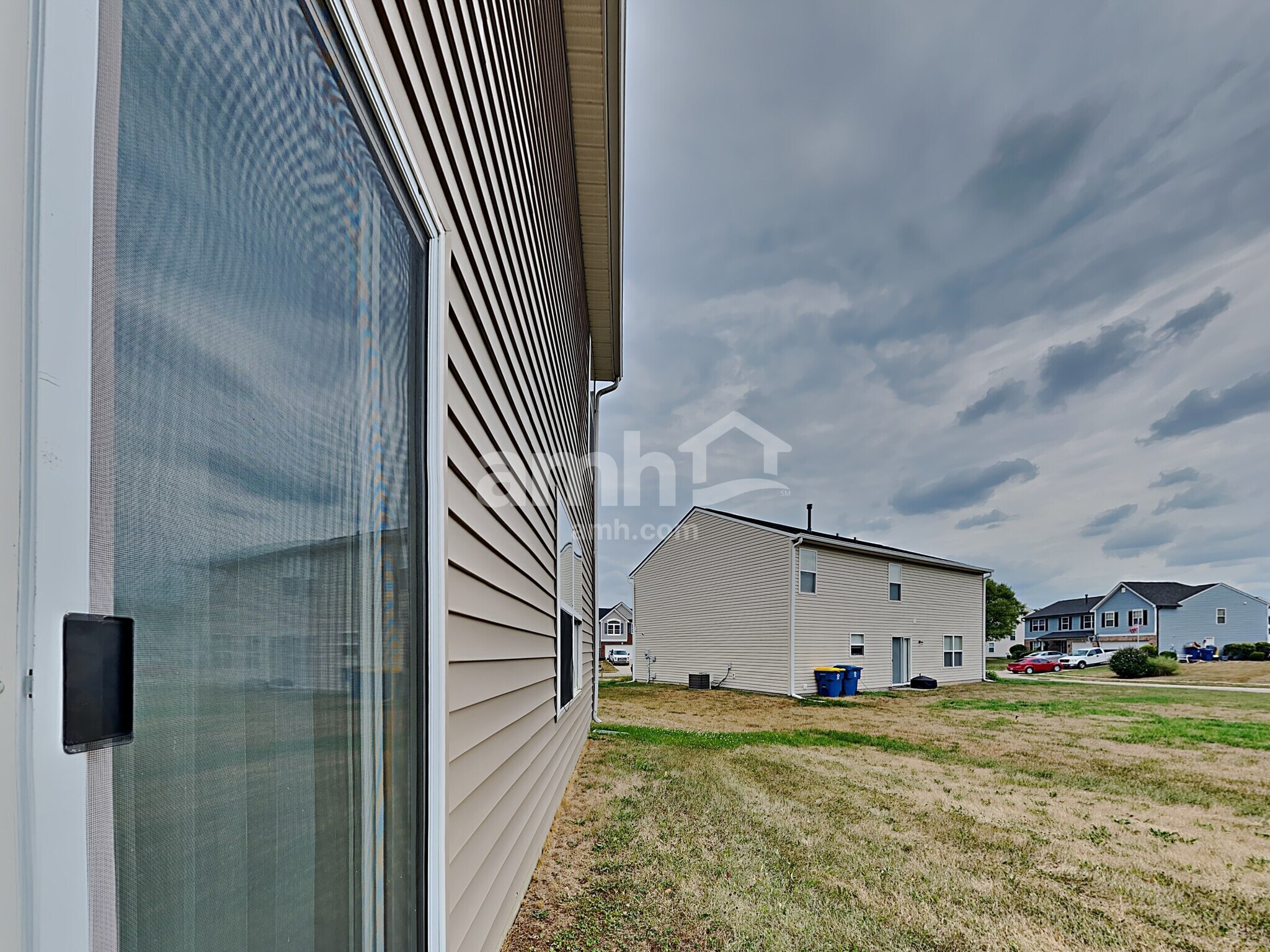 Building Photo - 2219 S Briarwood Dr