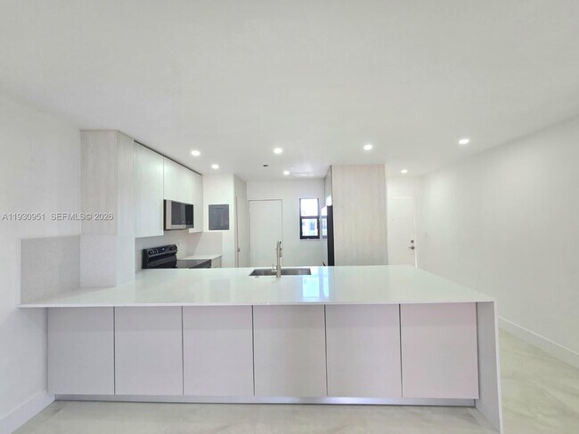 Building Photo - 1800 W 54th St