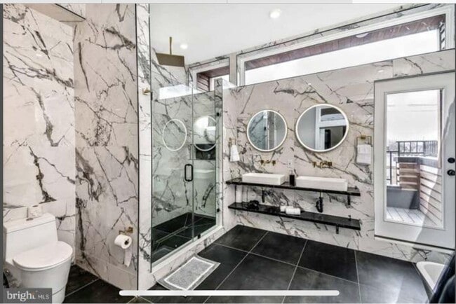 Building Photo - 2309 Dickinson St