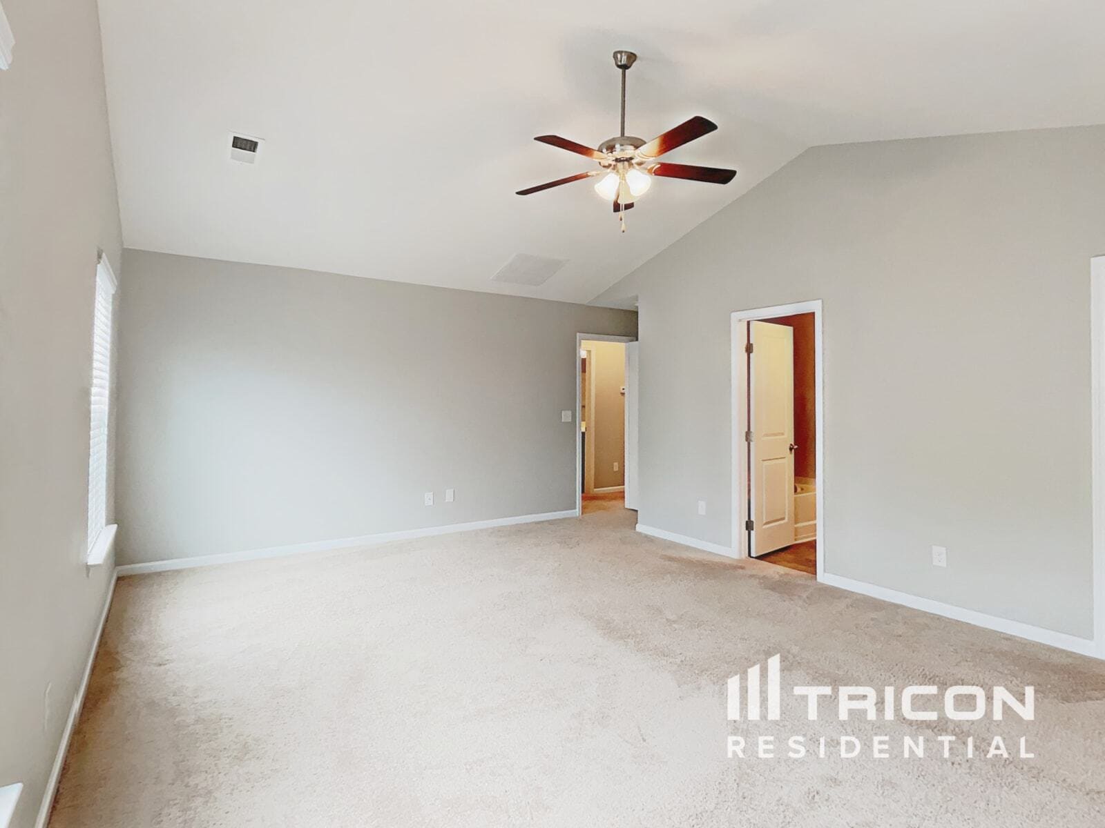 Building Photo - 228 Elmhaven Dr