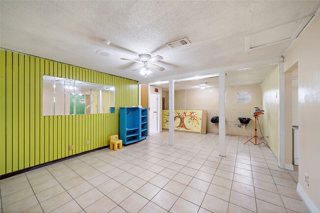 Building Photo - 5639 Overdale St