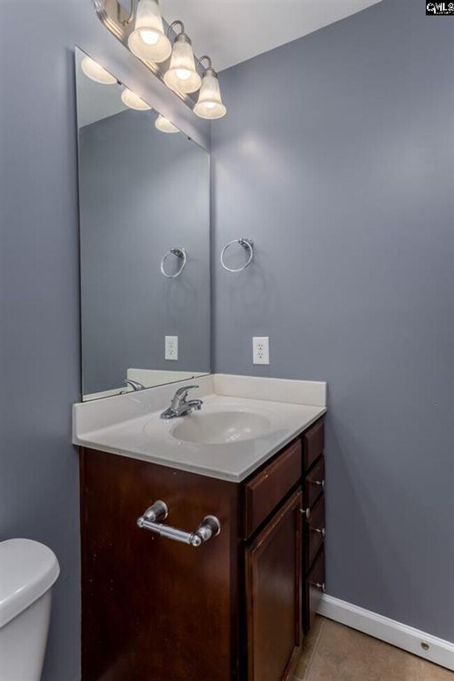 Building Photo - Move-In Ready Townhouse in Hampton Forest!