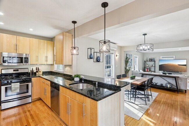 Building Photo - 39 Forest St