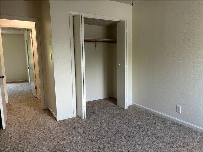 Building Photo - 6605 Danwood Dr