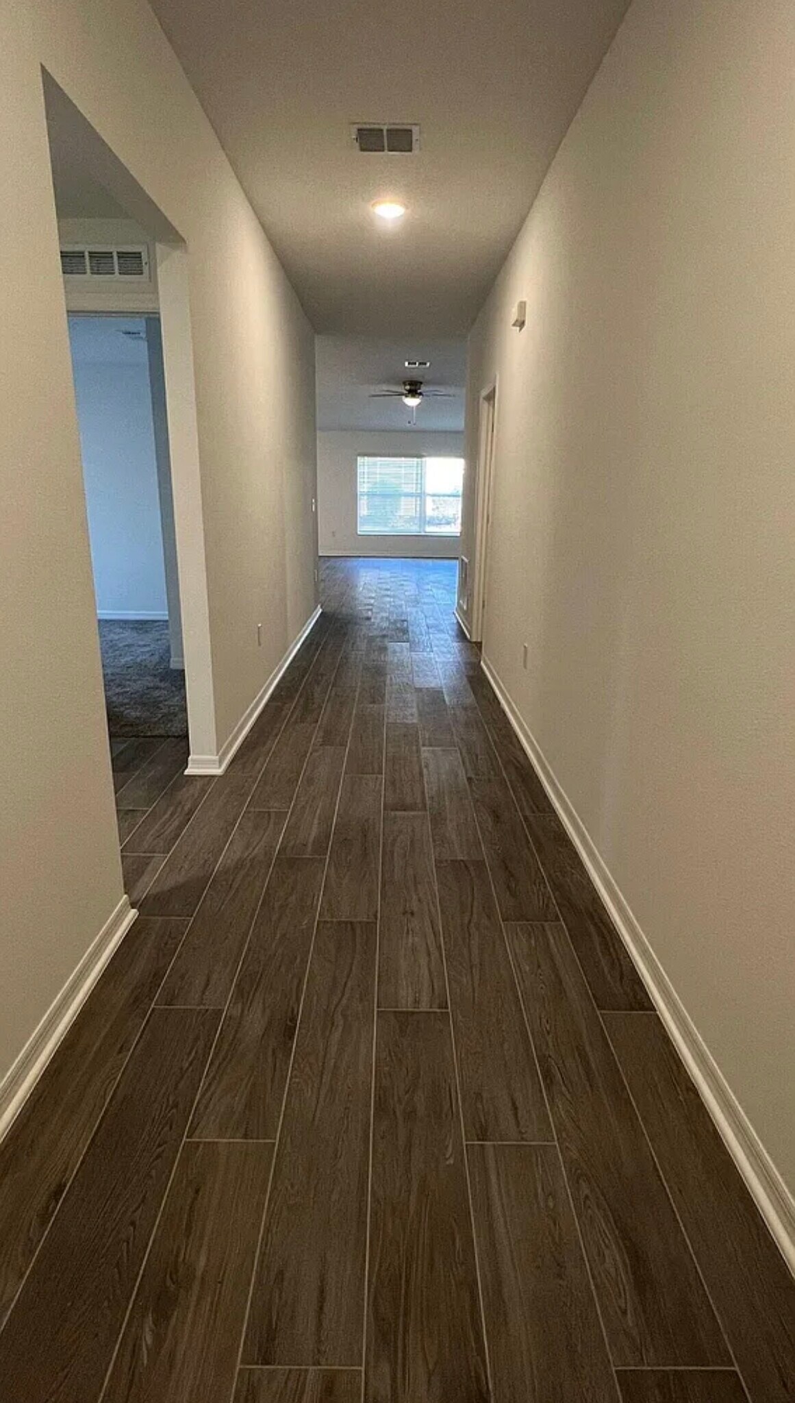 Building Photo - 409 Three Oaks Dr