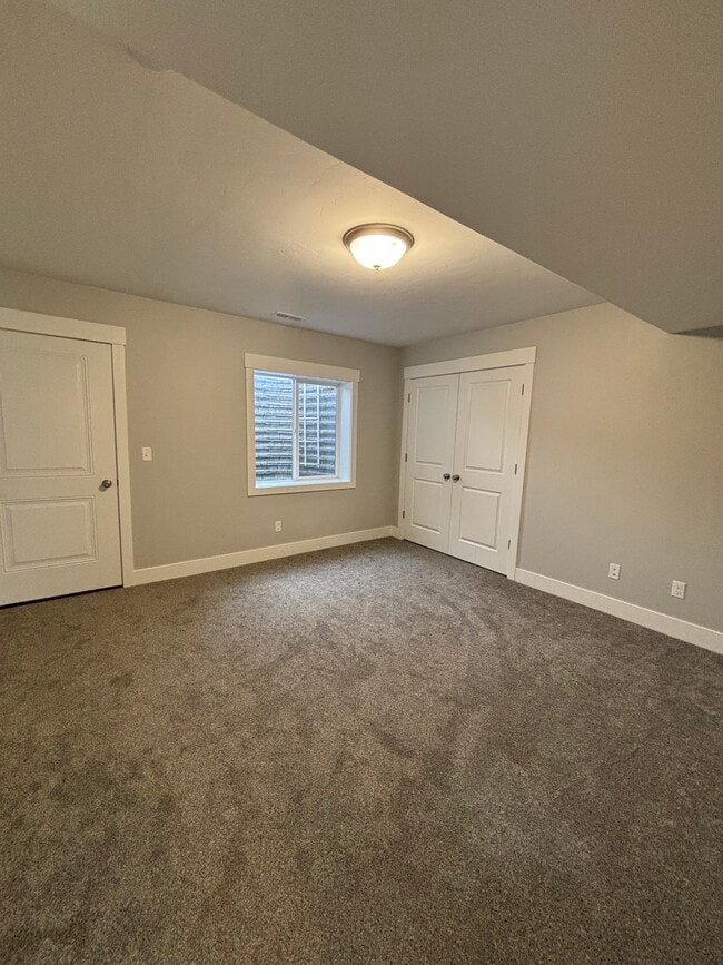 Building Photo - 448 Washington Loop