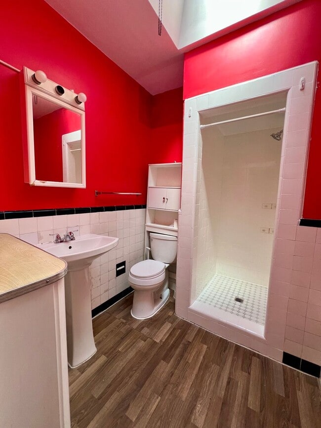 Building Photo - Spacious 3-Bedroom Townhome in Juniata! Available NOW!