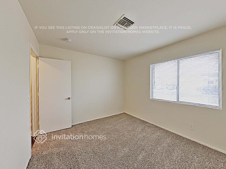 Building Photo - 3725 St Charles Ct