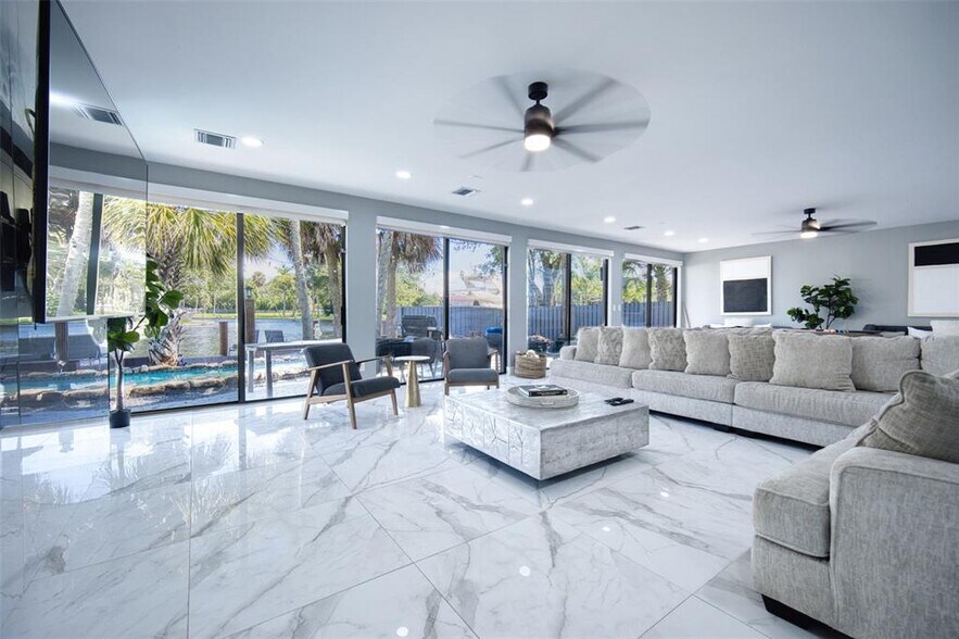 Building Photo - 1030 SW 14th Ter