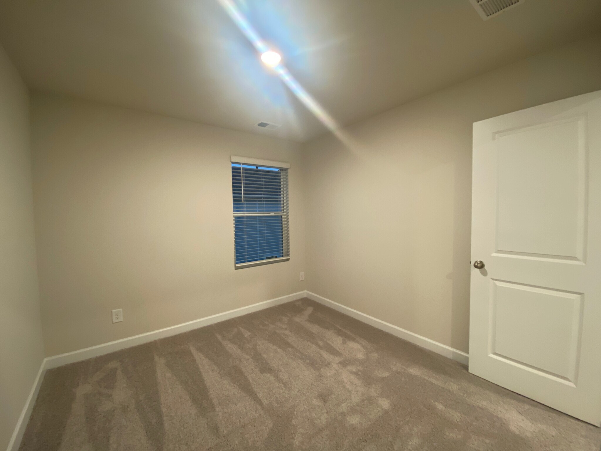 Building Photo - Room in Townhome on Memorial Pkwy