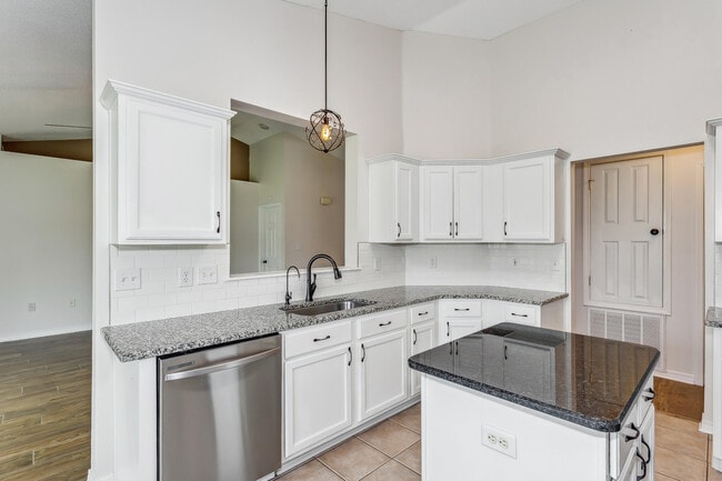 Building Photo - 2208 Seascale Ct