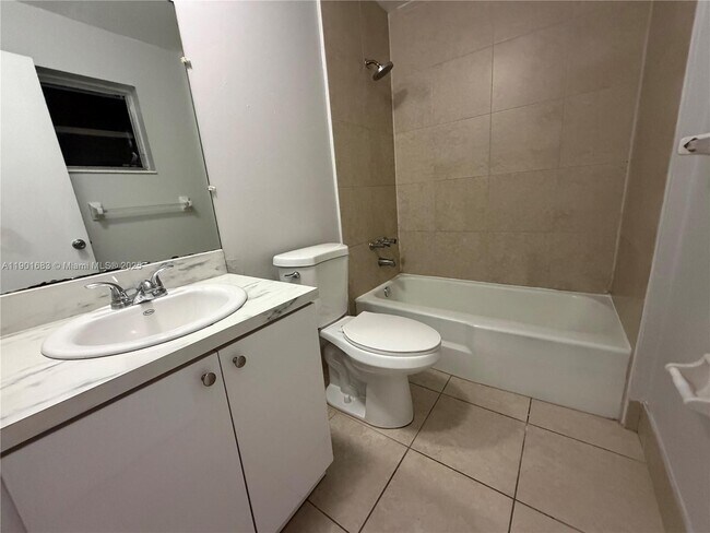 Building Photo - 2129 Davie Blvd