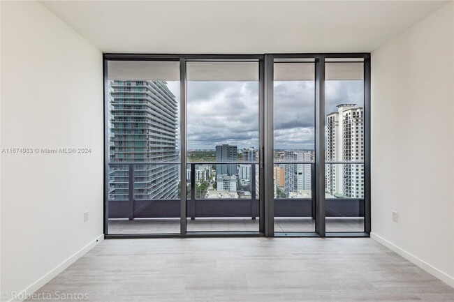 Building Photo - 1000 Brickell Plaza