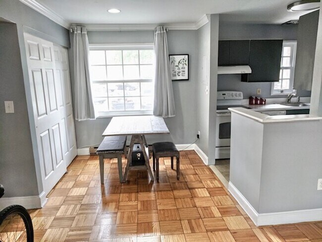 Building Photo - FIRST MONTH FREE RENT!