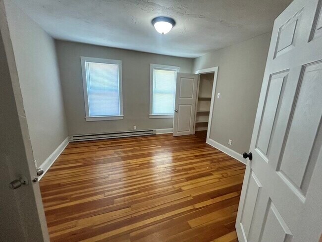 Building Photo - 35 Newcomb Pl