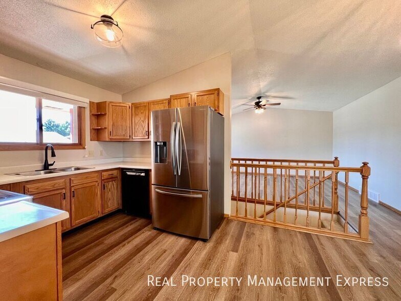 Primary Photo - Beautiful 3 Bed 2 Bath House in West Sioux...