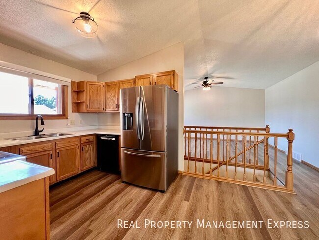 Building Photo - 5808 W Clay St