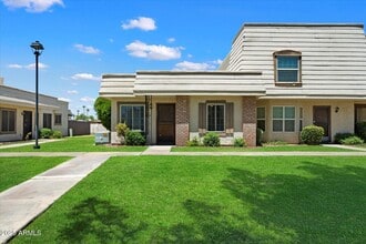 Building Photo - 1001 E Lodge Dr