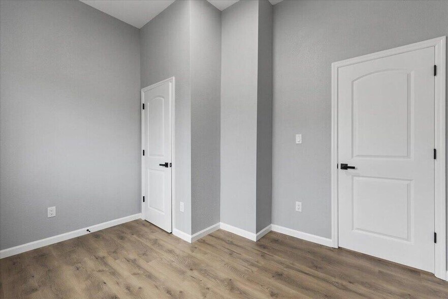 Building Photo - 1901 Walker Ave