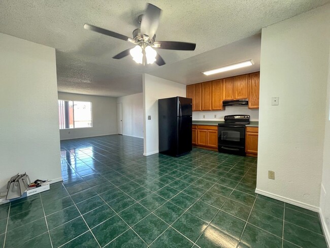 Building Photo - 2 Bedroom 1 Bathroom Condo in San Diego, c...