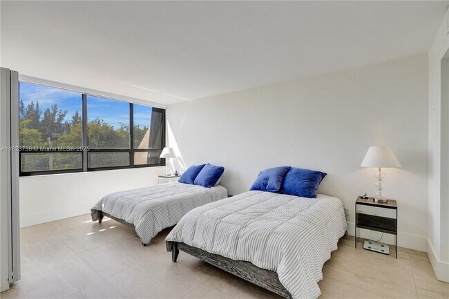 Building Photo - 11113 Biscayne Blvd