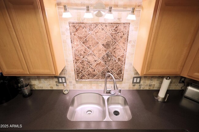 Building Photo - 7820 E Camelback Rd