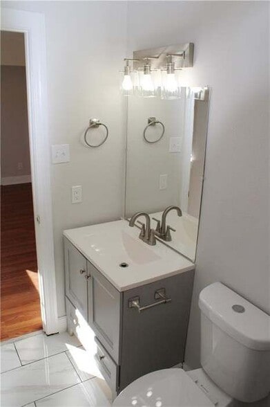 Building Photo - 4748 Newlands St