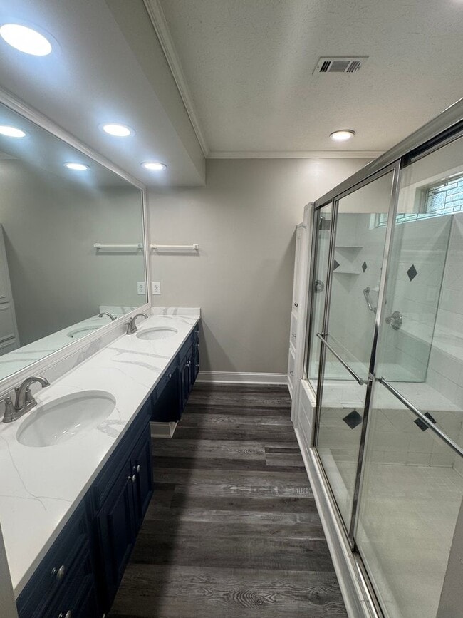 Building Photo - Arrowhead One Level