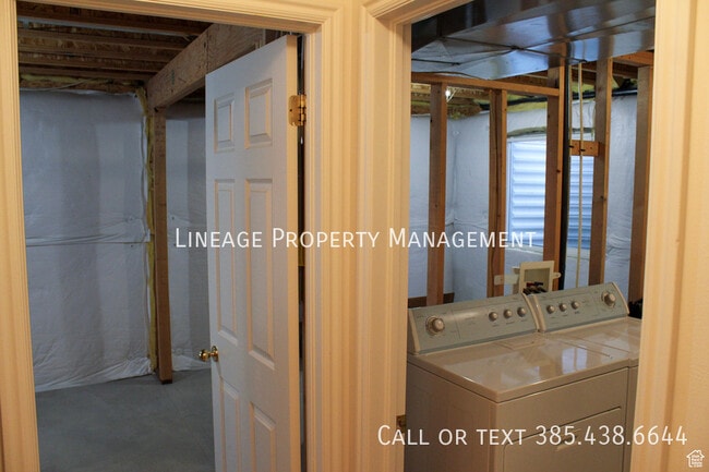 Building Photo - 412 Simoron Dr