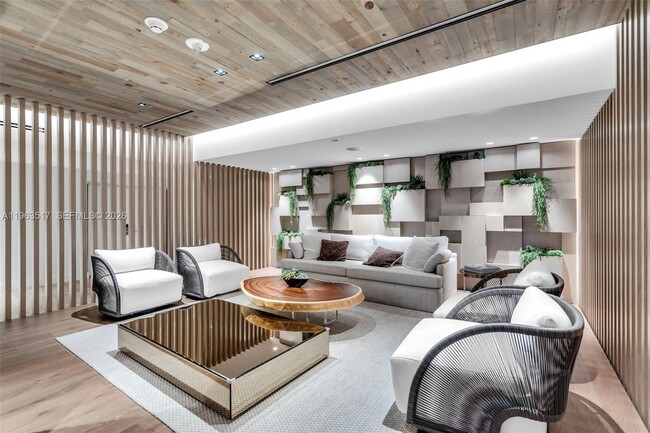 Building Photo - 2301 Collins Ave