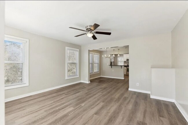 Building Photo - 306 W 17th St