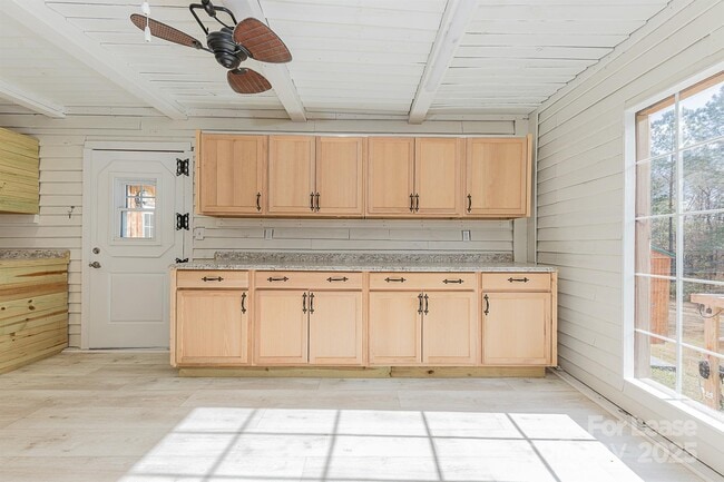 Building Photo - 110 Mendover Dr