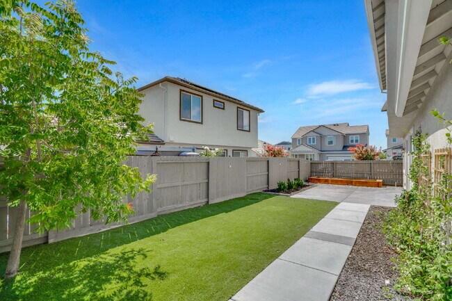 Building Photo - Modern 3-Bed, 3-Bath Vacaville Home Built ...