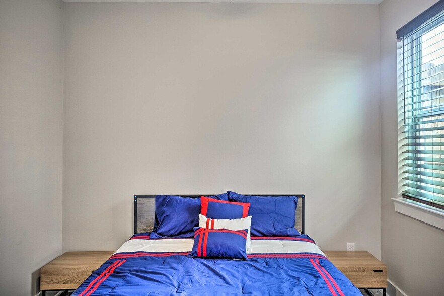 Building Photo - 6403 Bowling Green St