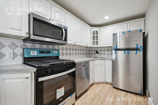 Building Photo - 674 Rively Ave