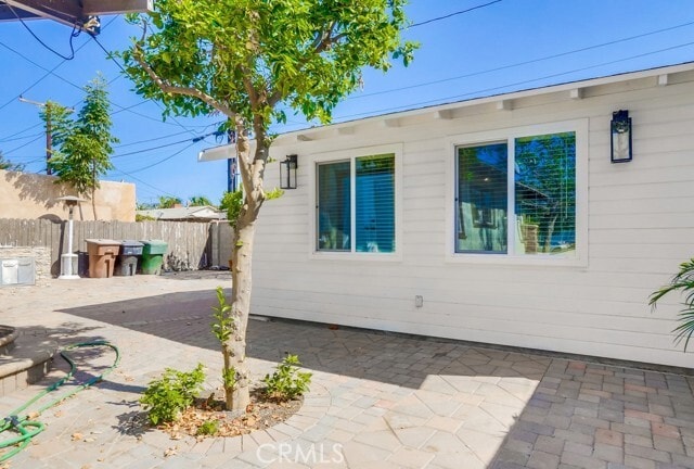 Building Photo - 554 S Lemon St